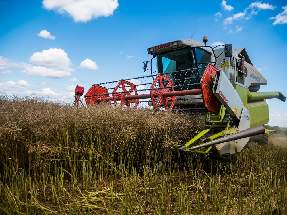 Seeding machine working in open field